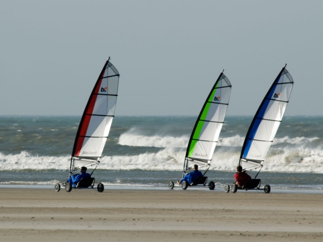  Competition sand yachting 